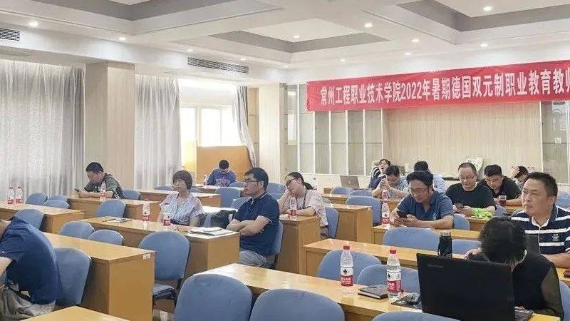 行业背景：技能提升成为职场刚需